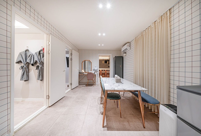 Imagen de la habitación del Hotel DK. Foto 11