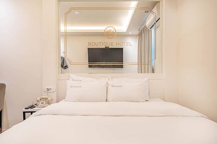 Imagen de la habitación del Hotel DK. Foto 13