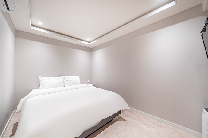 Imagen de la habitación del Hotel DK. Foto 17