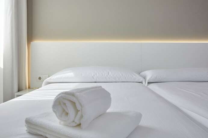 Imagen de la habitación del Hotel DL Port. Foto 13