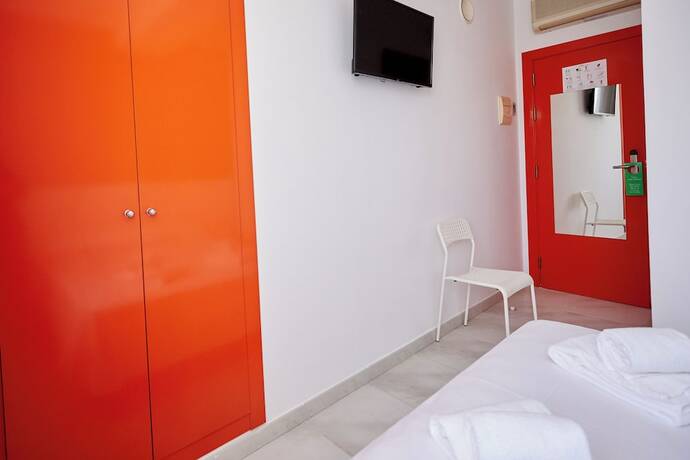 Imagen de la habitación del Hotel DL Port. Foto 14