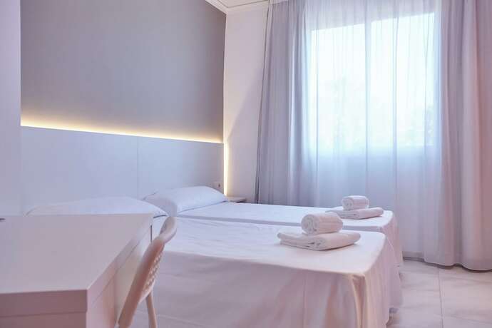 Imagen de la habitación del Hotel DL Port. Foto 15