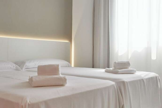 Imagen de la habitación del Hotel DL Port. Foto 16