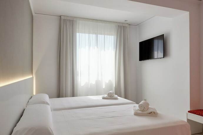 Imagen general del Hotel DL Port. Foto 9