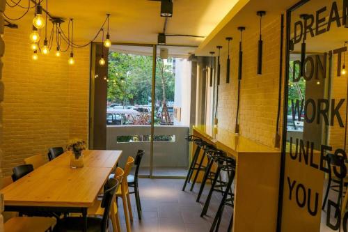 Imagen general del Hotel DLUXX THAMMASAT. Foto 3