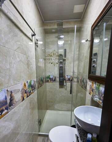 Imagen de la habitación del Hotel D\'Lyon. Foto 13