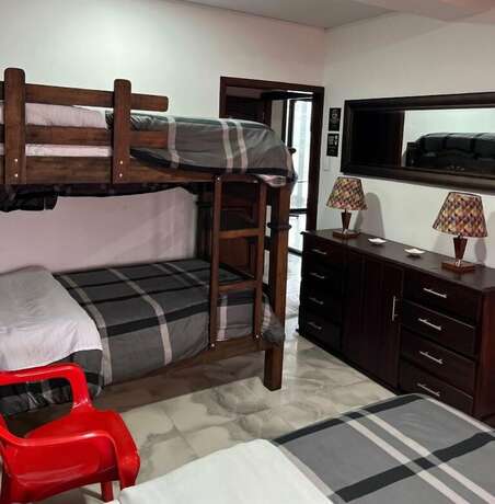 Imagen de la habitación del Hotel D\'Lyon. Foto 14