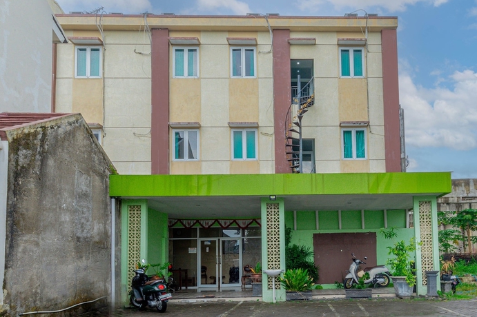 Imagen general del Hotel D\'Madinah Inn - Gentan. Foto 1