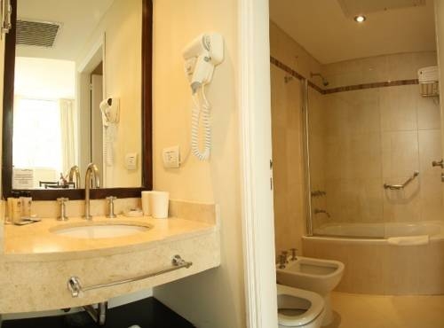 Imagen general del Hotel DOCK DE MAR. Foto 3