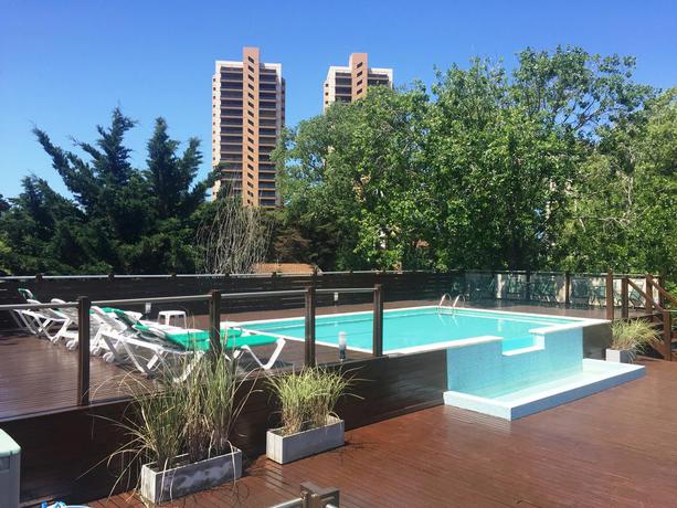 Imagen de la piscina del Hotel DON CARLOS HOTEL. Foto 8