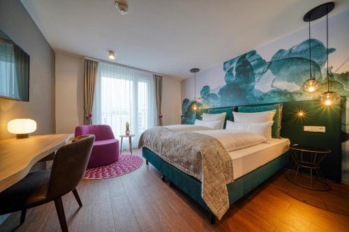 Imagen de la habitación del Hotel DORMERO Freiburg. Foto 4