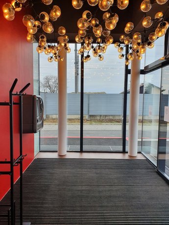 Imagen de los interiores del Hotel DORMERO JeHo Graz Airport. Foto 11