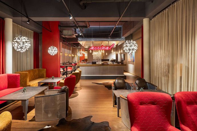 Imagen de los interiores del Hotel DORMERO JeHo Graz Airport. Foto 19