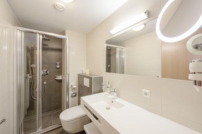 Imagen de la habitación del Hotel DORMERO MaHo Steyr. Foto 12