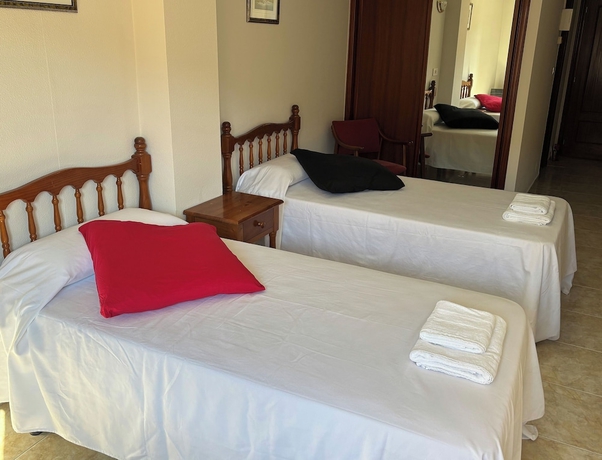 Imagen de la habitación del Hotel DORMERO Sahag&uacute;n. Foto 6
