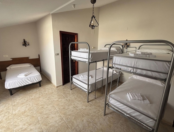 Imagen de la habitación del Hotel DORMERO Sahag&uacute;n. Foto 11