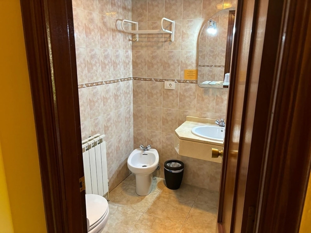 Imagen de la habitación del Hotel DORMERO Sahag&uacute;n. Foto 12