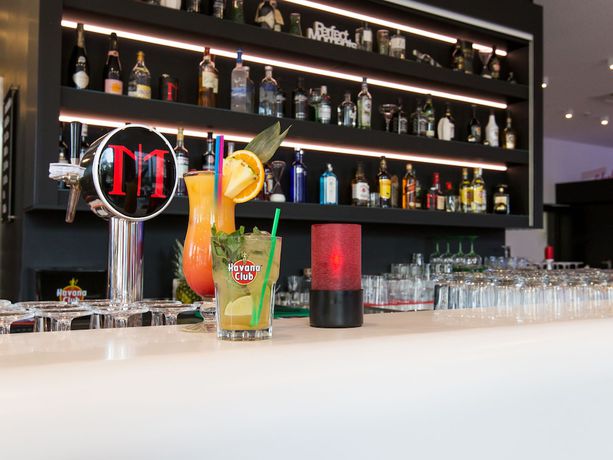 Imagen del bar/restaurante del Hotel DORMERO Salzgitter. Foto 3
