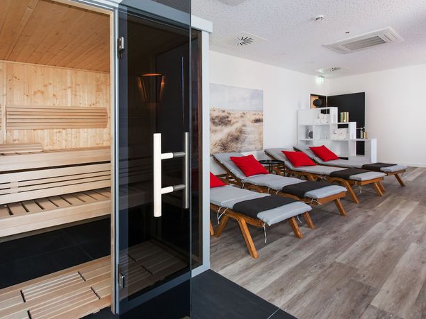 Imagen de la piscina del Hotel DORMERO Salzgitter. Foto 18