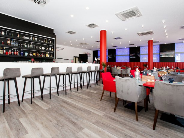 Imagen del bar/restaurante del Hotel DORMERO Salzgitter. Foto 5