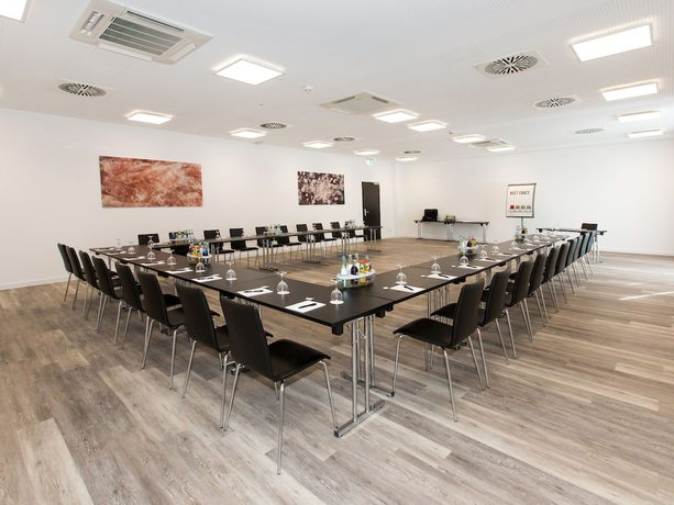 Imagen de los interiores del Hotel DORMERO Salzgitter. Foto 16