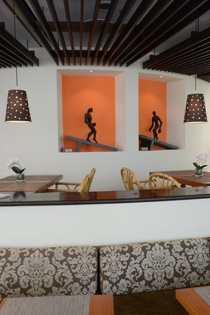 Imagen del bar/restaurante del Hotel DORMERO Weingarten. Foto 3