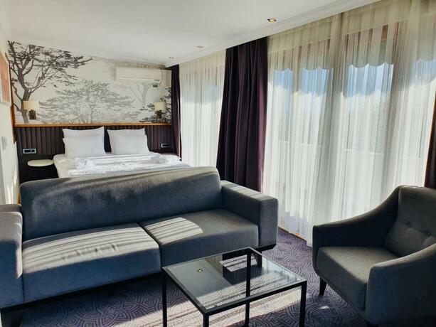 Imagen general del Hotel DOUBLE ROYAL HOTEL. Foto 12