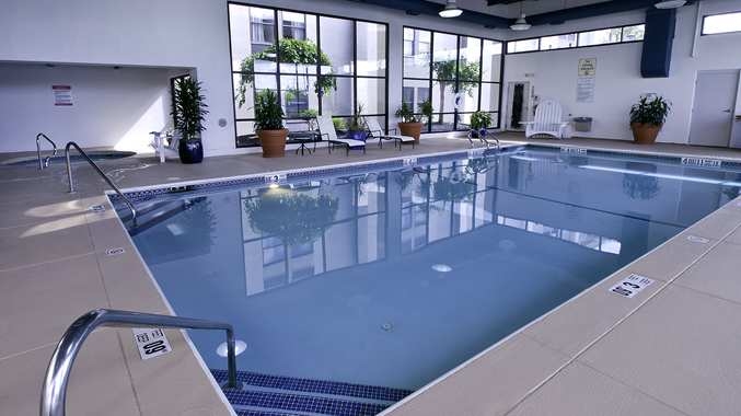 Imagen de la piscina del Hotel DOUBLETREE BY HILTON BUFFALO. Foto 7
