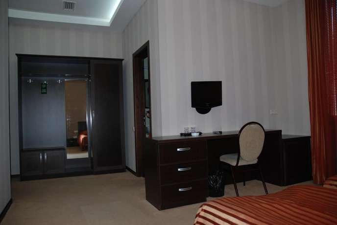 Imagen de la habitación del Hotel D\'Plaza. Foto 13