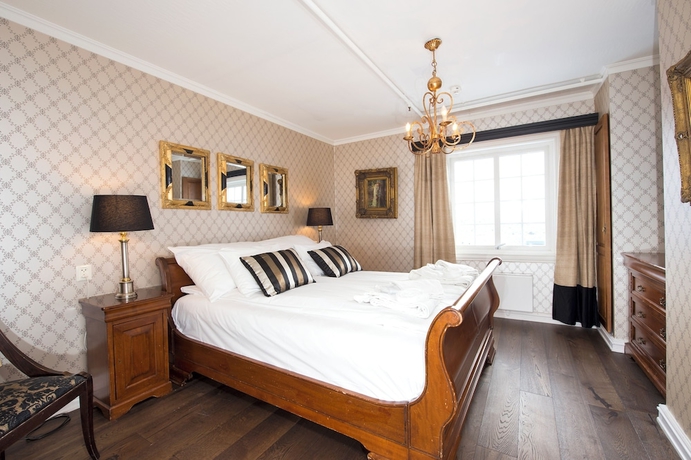 Imagen de la habitación del Hotel DR HOLMS. Foto 2