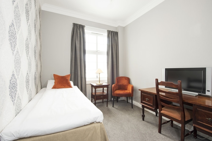 Imagen de la habitación del Hotel DR HOLMS. Foto 12