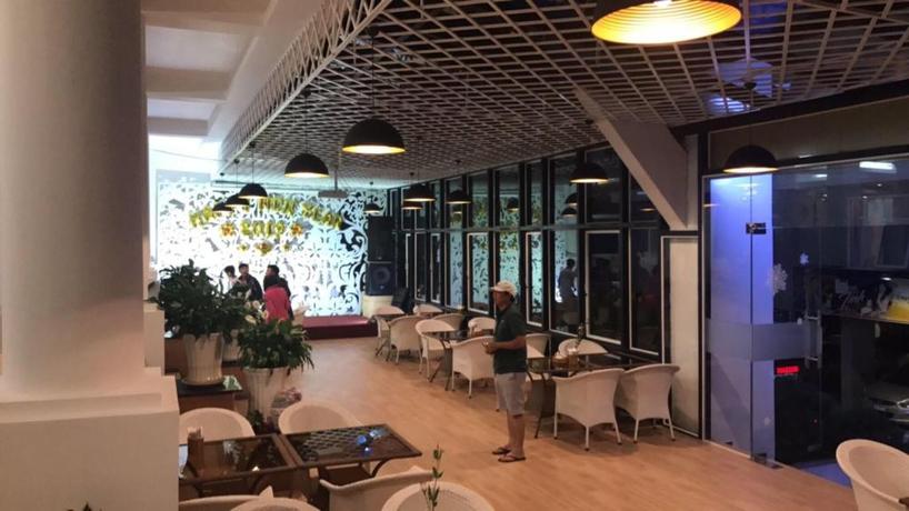 Imagen del bar/restaurante del Hotel DRAGON KING HOTEL. Foto 7