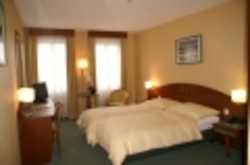 Imagen de la habitación del Hotel DU PORT, QLS. Foto 3