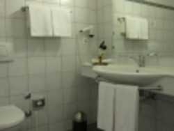 Imagen de la habitación del Hotel DU PORT, QLS. Foto 5