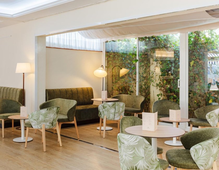 Imagen del bar/restaurante del Hotel DWO Calella Mar. Foto 4