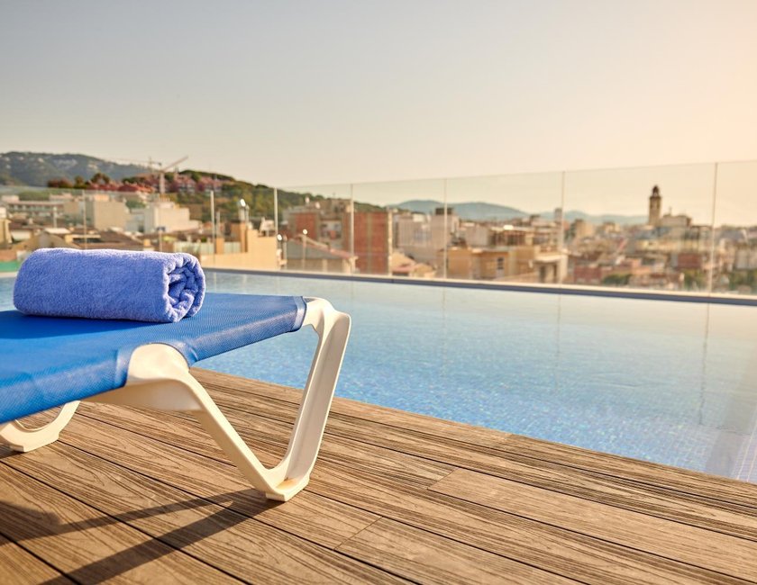 Imagen de la piscina del Hotel DWO Calella Mar. Foto 18