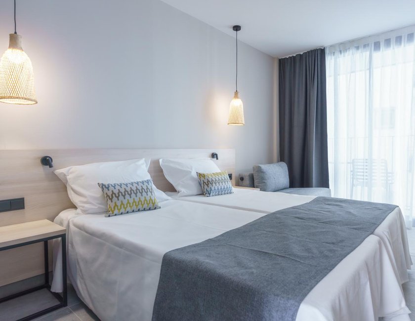 Imagen de la habitación del Hotel DWO Calella Mar. Foto 11