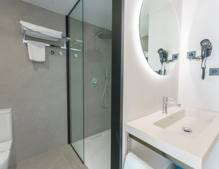 Imagen de la habitación del Hotel DWO Calella Mar. Foto 12
