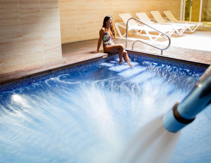 Imagen de la piscina del Hotel DWO Calella Mar. Foto 19