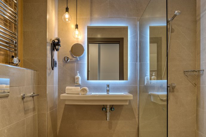 Imagen de la habitación del Hotel DWO Colours Alcalá. Foto 9