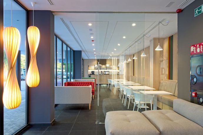 Imagen del bar/restaurante del Hotel DWO Colours Alcalá. Foto 5