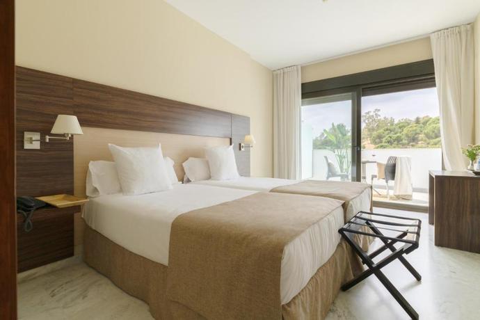 Imagen de la habitación del Hotel DWO Finca Los Abetos. Foto 10