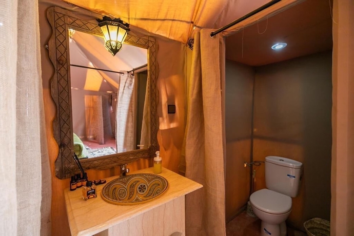 Imagen de la habitación del Hotel DWO Golden Camp Merzouga. Foto 13
