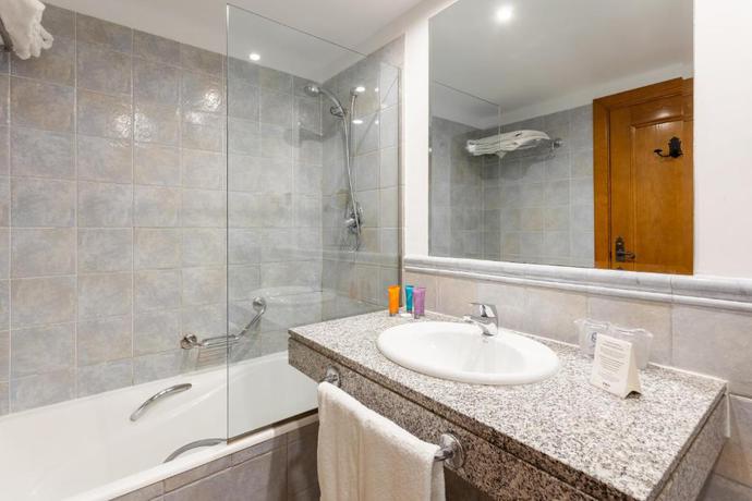 Imagen de la habitación del Hotel DWO Rioja Wine. Foto 9