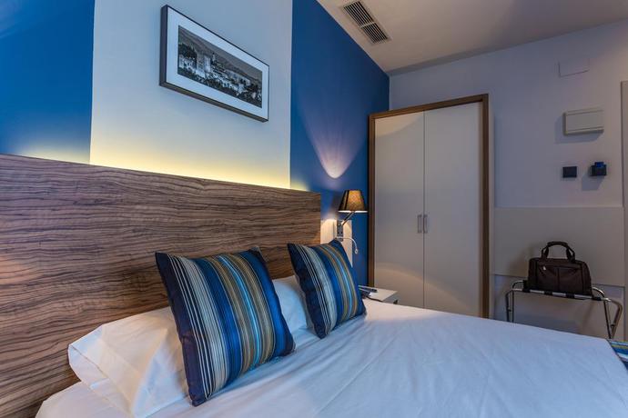 Imagen de la habitación del Hotel DWO Urban Granada. Foto 10