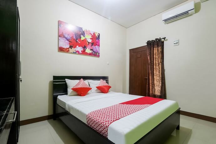 Imagen de la habitación del Hotel D'Waru Homestay Syariah near Jl Slamet Riyadi Mitra RedDoorz. Foto 16