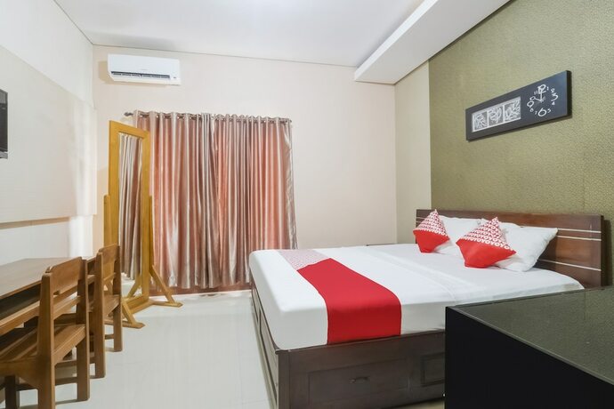 Imagen de la habitación del Hotel D'Waru Homestay Syariah near Jl Slamet Riyadi Mitra RedDoorz. Foto 17