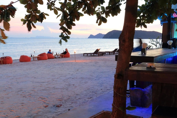 Imagen de los exteriores del Hotel Da Kanda Villa Beach Resort. Foto 10