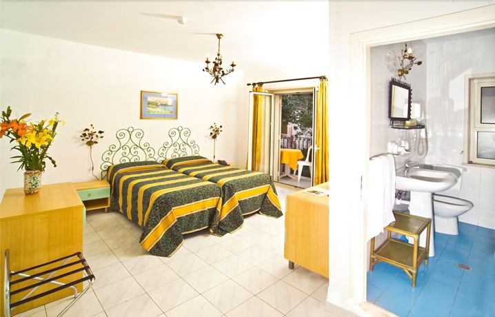 Imagen de la habitación del Hotel Da Peppe. Foto 13