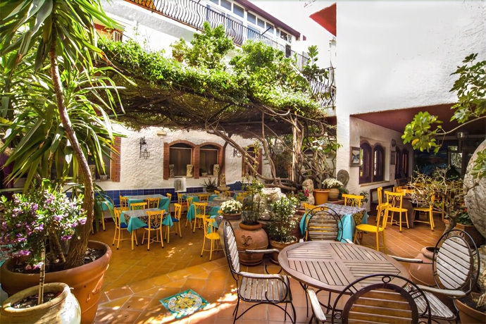 Imagen de los exteriores del Hotel Da Peppe. Foto 16